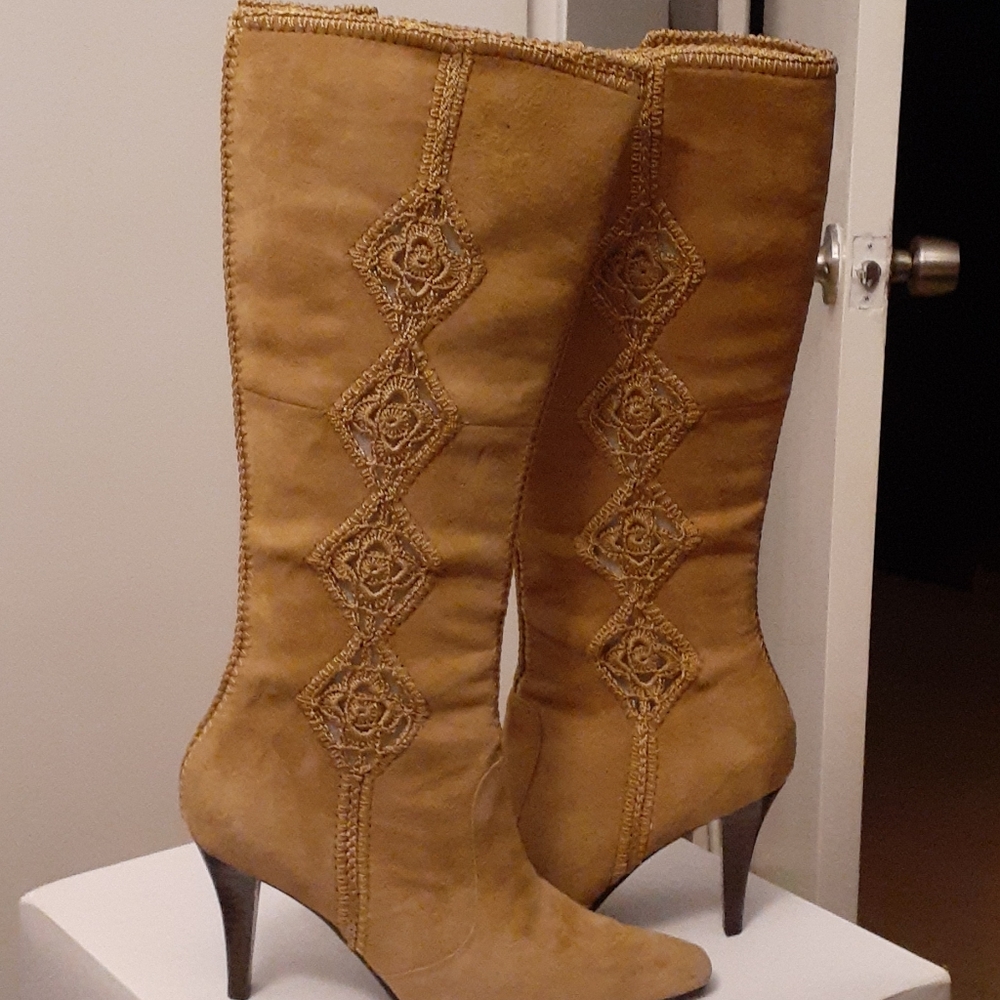 Boots - Picture 2 of 4